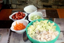 Шаг 1: Фаршированный хлеб: Отрезаем верхнюю часть …