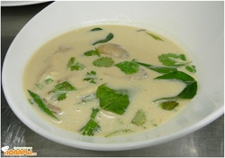 Рецепт: Кокосовый суп с грибами и куриной грудкой