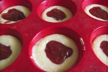 Шаг 1: Мягкое масло взбить с сахаром …