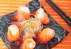 Ролл из лосося с икорным соусом