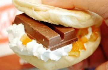 Десертный сэндвич с шоколадом KitKat