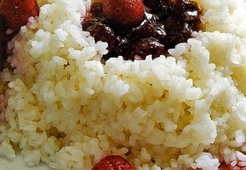 Рис с земляничным пюре