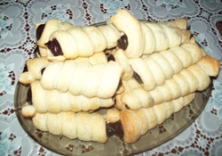 Рецепт: Трубочки слоёные с шоколадным пудингом