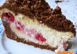 Рецепт: Шоколадный пирог с творогом и вишней