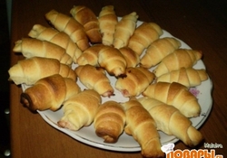 Рецепт: Круасаны с смородиной