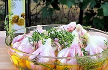 Что такое чеснок-конфи, и как его готовить?