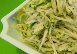 Рецепт:  Салат из кольраби и огурца