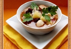 Фасолевый суп с копчеными колбасками