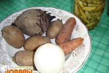 Шаг 1: Отвариваем свеклу, морковь и картофель …