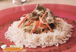 Куриные желудки в сметанном соусе