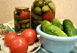 Консервированные огурцы с томатами