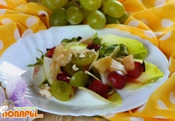 Салат из винограда и яблок по-испански  