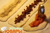 Шаг 2: На каждую часть выложить начинку, …