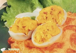 Рецепт: Яйца, фаршированные жареным луком