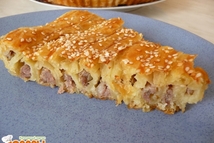 Шаг 4: Желток взбиваем чуть-чуть, смазываем наш …