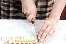 Шаг 4: Брусок теста нарезать на ломтики …