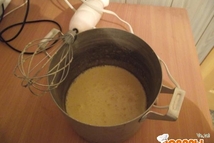 Шаг 1: Для приготовления кекса яйца разбиваем …