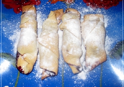 Рецепт: Рогалики с вишней 