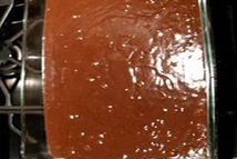 Шаг 4: Тесто разложите в форму для …