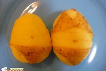 Шаг 1: Очистить картофель, сделав у одной …