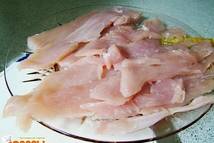 Шаг 1: Куриную грудку без кожи и …