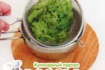 Шаг 1: Сварить бульон даси: морскую капусту …