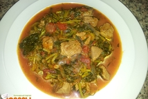 Шаг 4: Солим, перчим. Немного перемешав закрываем …