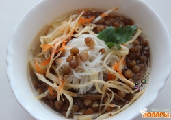 Рецепт: Чечевичное  "кукси" с рисовой лапшой