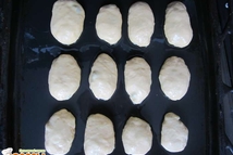 Шаг 5: Руки смазываем маслом и лепим …