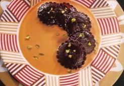 Шоколадные равиоли с цикорным соусом