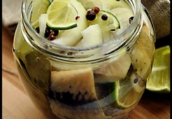 Сельдь, маринованная  с лаймом