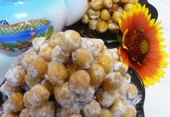 Нахутак с мёдом и сахарной пудрой