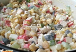 Салат с кукурузой и крабовыми палочками