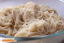 Шаг 3: Ставим отвариваться куксу (лапшу). Я …