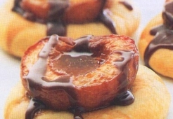 Пиццетта с шоколадом и персиками