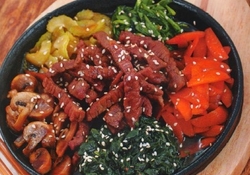 Рецепт: Говядина с грибами и овощами