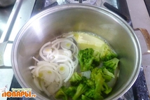 Шаг 2: Готовые тушеные овощи измельчить в …