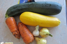 Шаг 1: Для начала, все овощи хорошо …