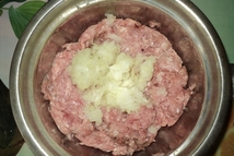 Шаг 1: Пока закипает вода для супа, …