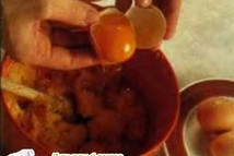 Шаг 7: Теплое тесто поместите в миску, …