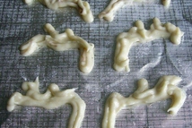 Шаг 3: Пока пекутся кексы сделаем рожки …