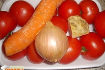 Шаг 1: Режем крупными кубиками лук и …