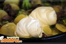 Шаг 8: Теперь добавляем сметану и майонез. …