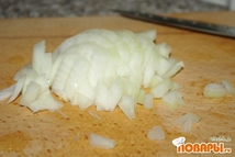 Шаг 2: Нарезам лук.