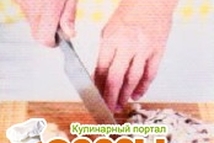 Шаг 3: Мелко нарезать сало, вытопить его …