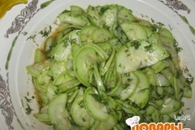 Шаг 3: С кабачков сливаем жидкость, но …