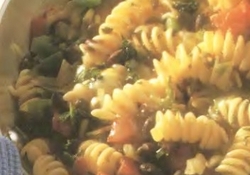 Рецепт: Фузилли с черной фасолью