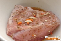 Шаг 1: Все элементарно. Нужно нашинковать мясо …