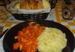 Требуха тушеная в соусе по-итальянски