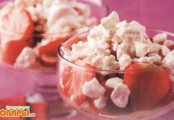 Десерт "Клубника под снегом"